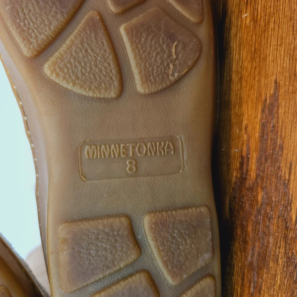 Minnetonka Snow Boots Ivory Brown Suede Round Toe Womens 8 Pull On Mid Top Solid